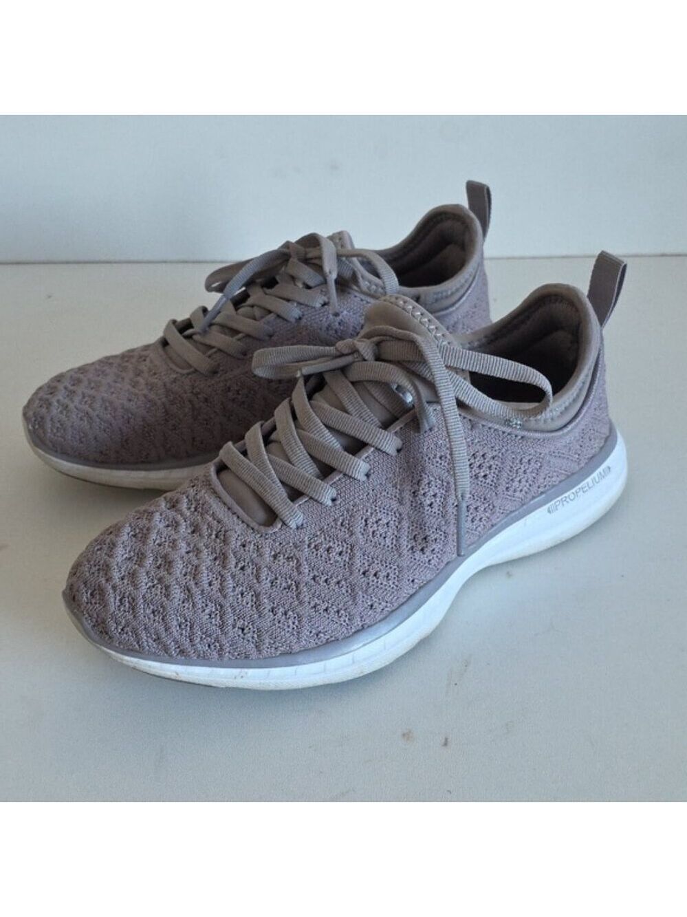 APL | TechLoom Phantom running shoes Sneakers gray Sz 5 - Picture 2 of 6